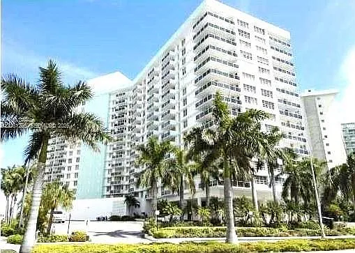 Sea Air Towers Condo — Photo 1
