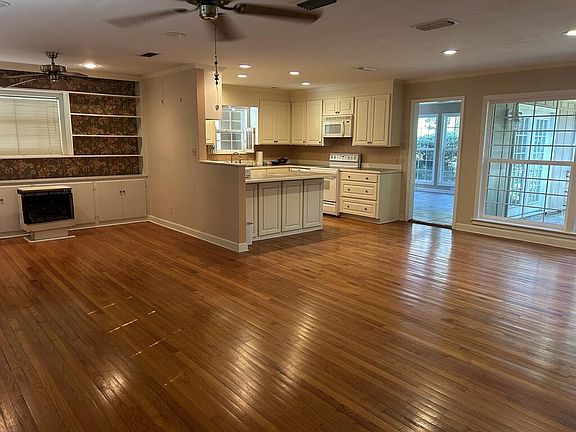2nd image of 45 Oak Crest Dr