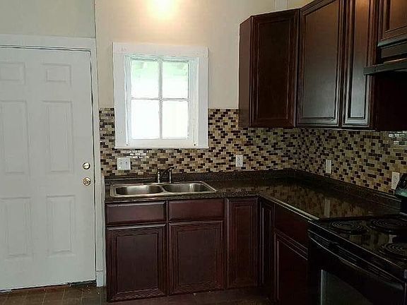 4th image of 2509 Avenue E