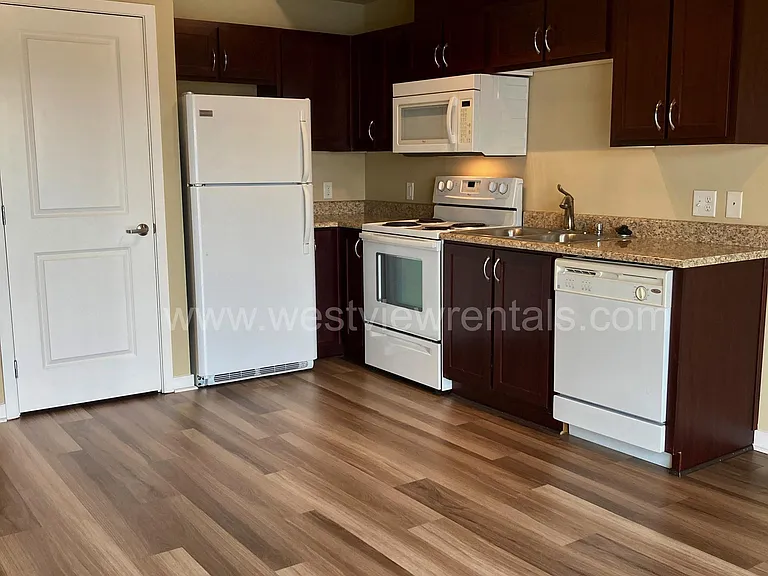 200 E Maple St — Photo 140