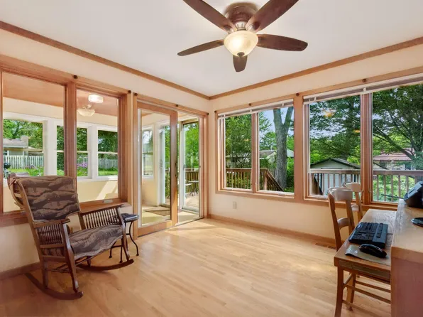 2046 Marion St, Roseville, MN 55113