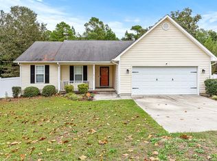 517 Northwoods Dr, Raeford, NC 28376