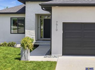 7910 S 66th St, Lincoln, NE 68526