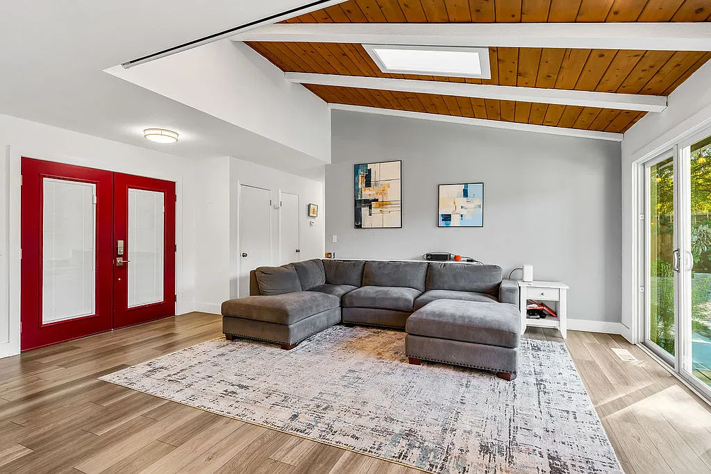 3 bed, 2.0 bath, 1440 sqft, $5,000 — Photo 4