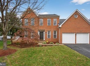 6403 Guard Mount Ct, Centreville, VA 20121