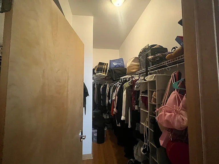 624 E Ogden Ave — Photo 6