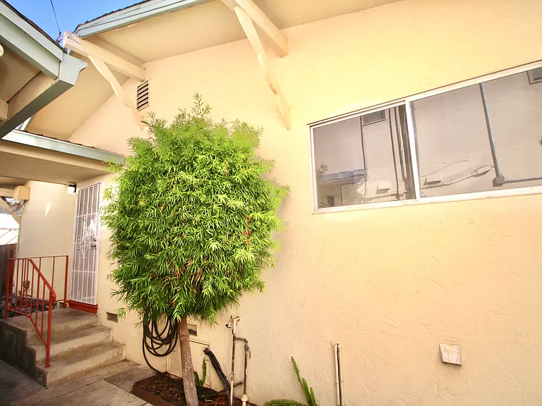 205 Smalley Ave #4 — Photo 2