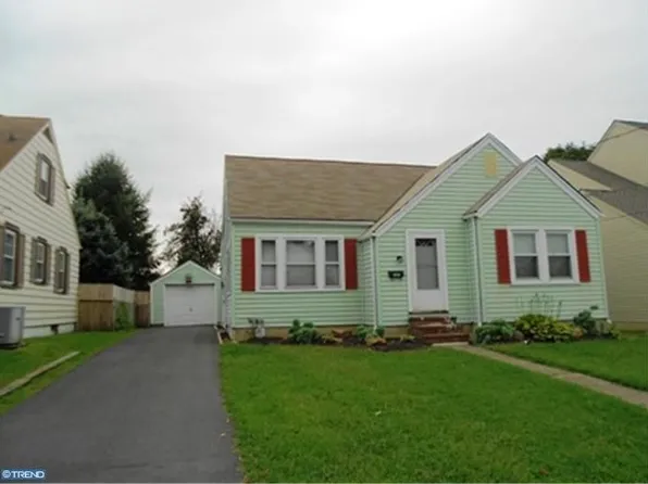 305 Delaware Ave, Newport, DE 19804