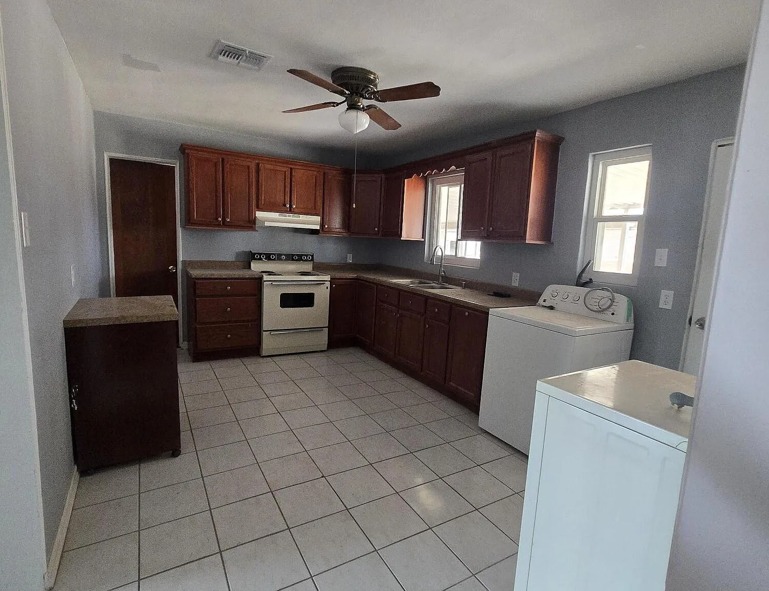 4 bed, 1344 sqft, $1,600 — Photo 3