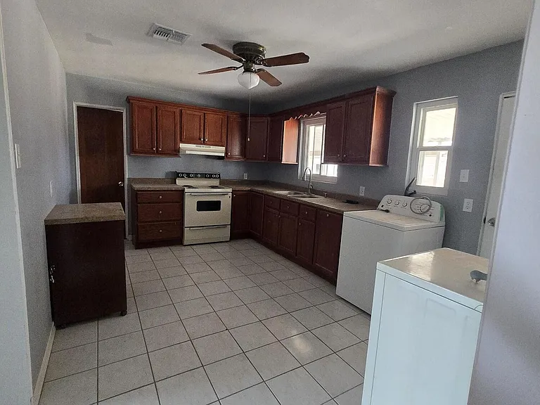323 Mary Jeanne Ln — Photo 3