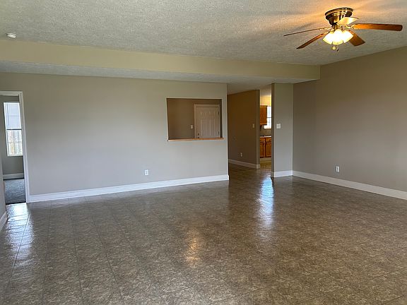 2nd image of 5058 Hawthorn Dr
