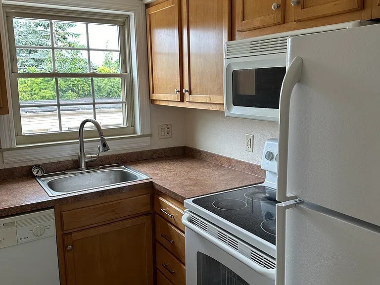454 Bernhardt Dr #6 — Photo 1