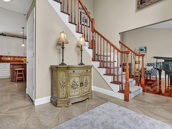 4th image of 1225 Wilkinson Dr