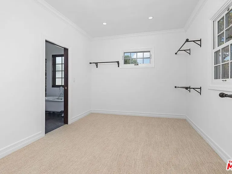 9534 W Olympic Blvd — Photo 13