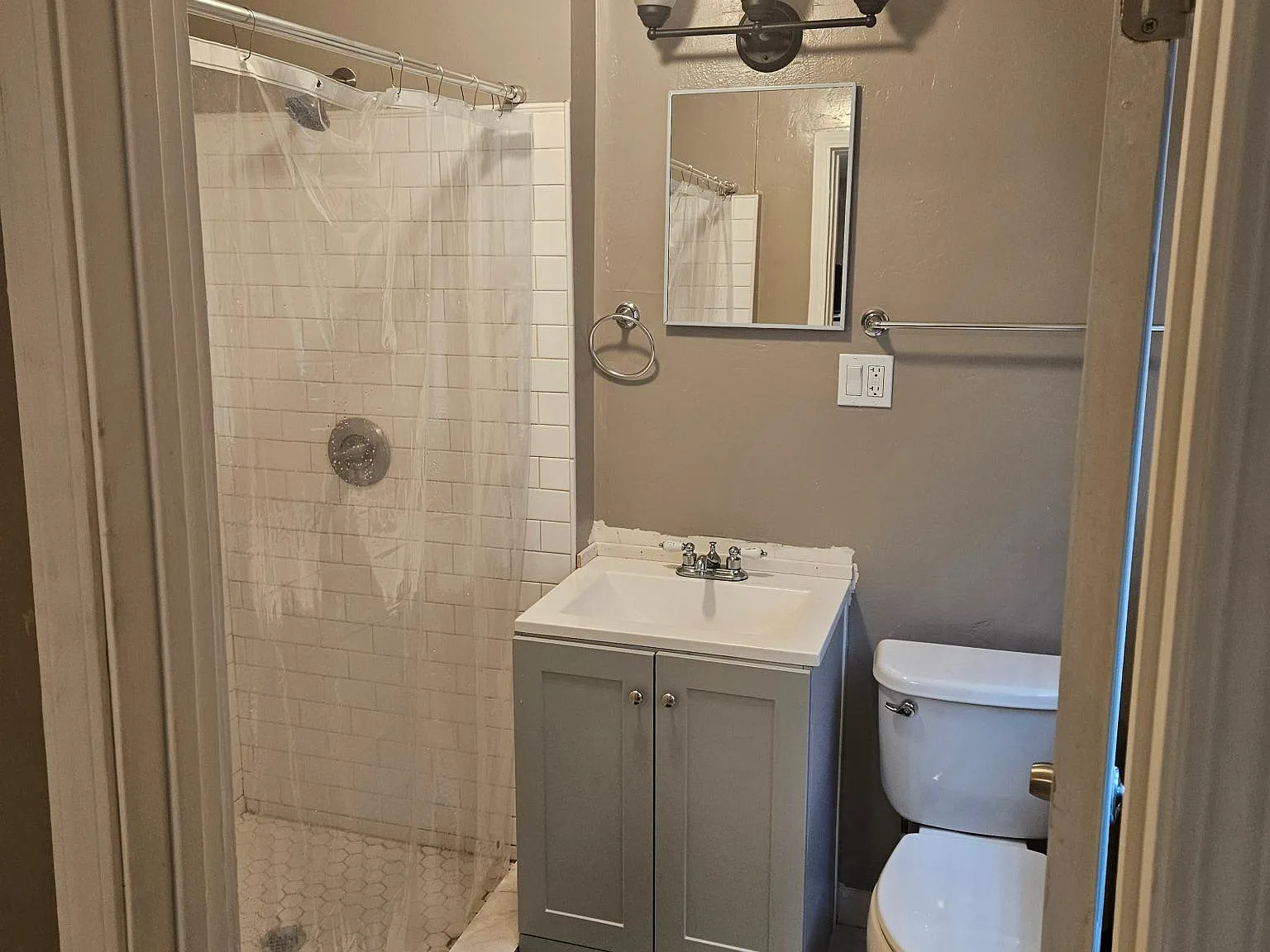 2 bed, 550 sqft, $1,300 — Photo 2