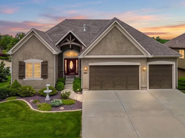 1422 Brompton Ln, Raymore, MO 64083