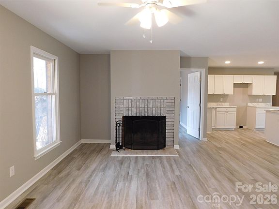 3rd image of 5509 Morgan Mill Rd