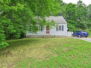 86 Mechanic St, Bellingham, MA 02019