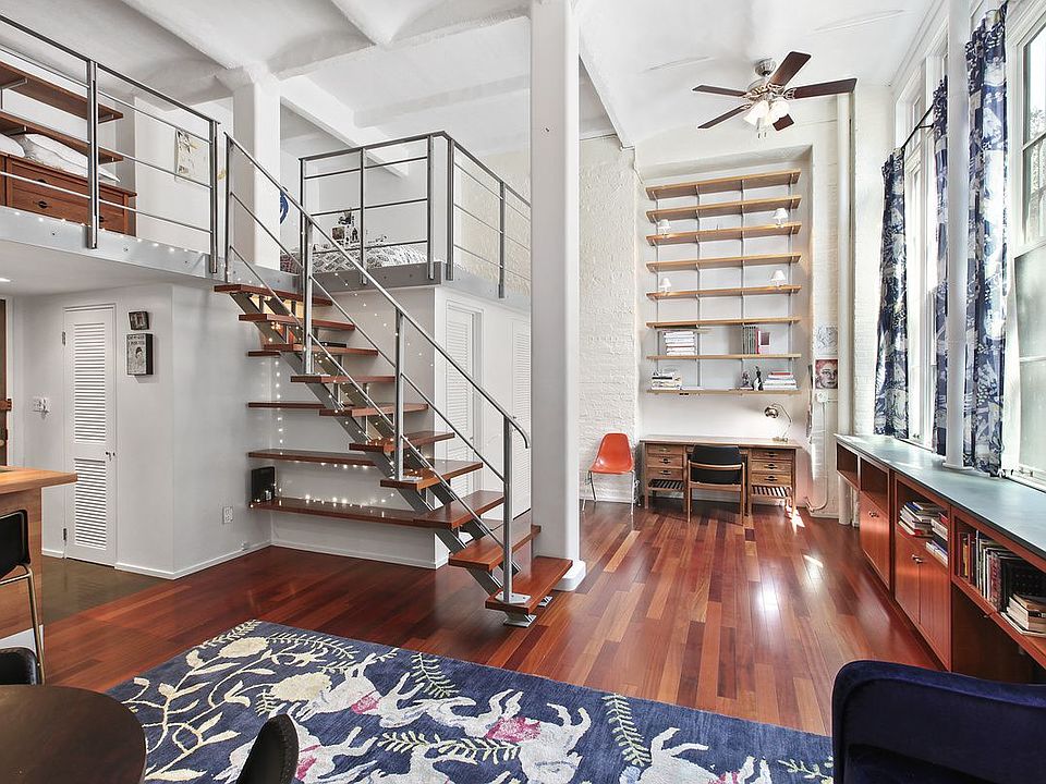 1st image of 720 Greenwich St APT 1R