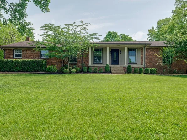 111 Pin Oak Dr, Hendersonville, TN 37075