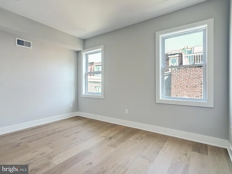 1933 N Leithgow St #35-1 — Photo 39