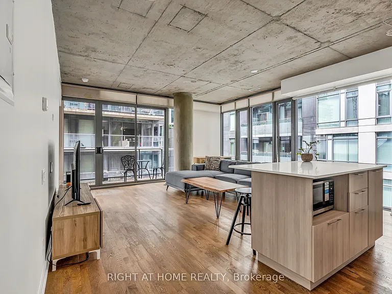 650 King St W #605 — Photo 10