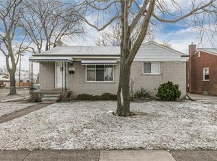 15401 Devoe St, Southgate, MI 48195