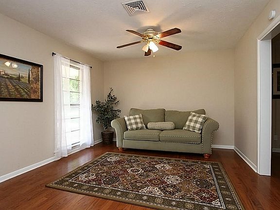 3rd image of 2030 Woodvine Dr