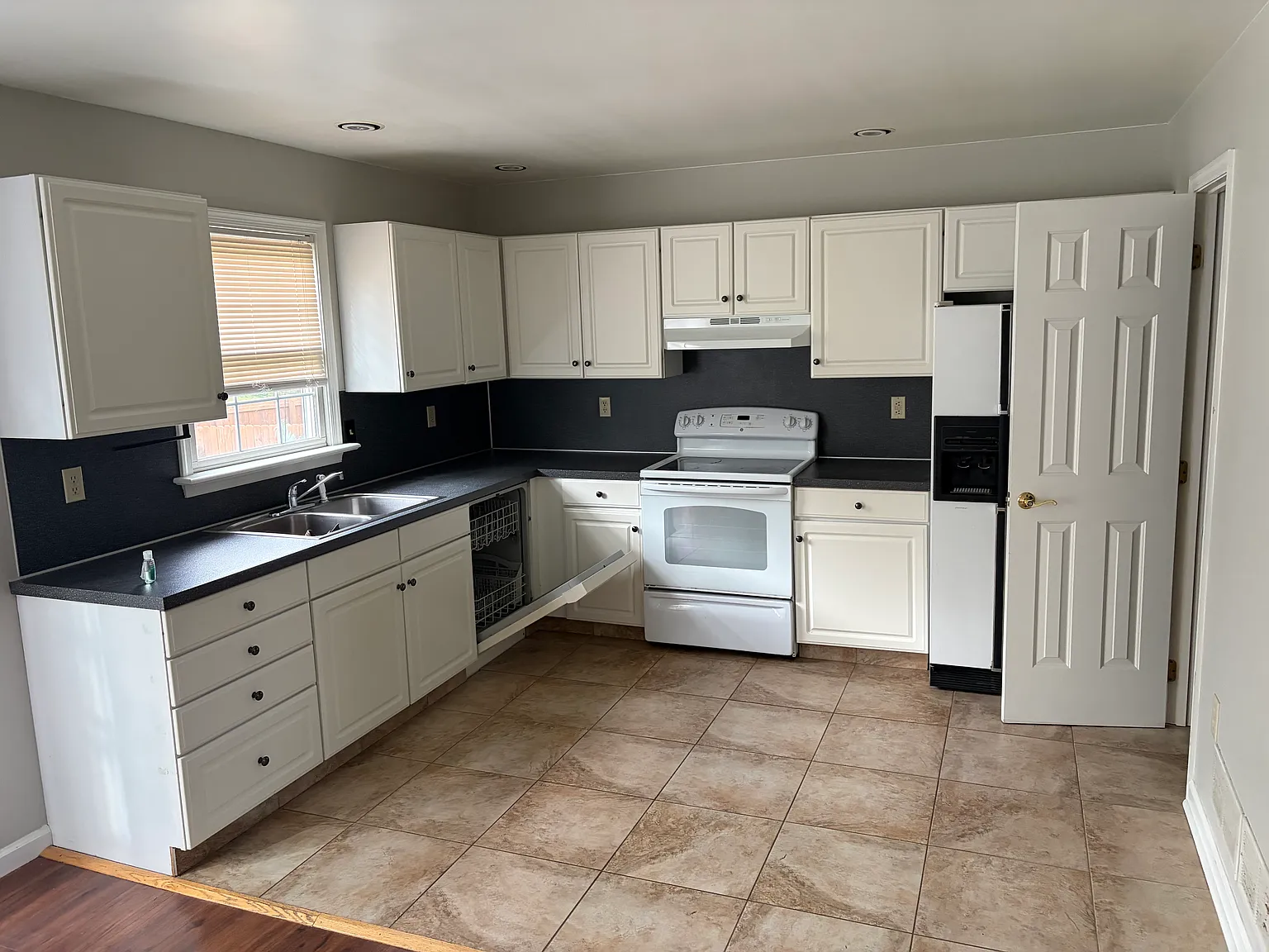2 bed, 1.5 bath, 1120 sqft, $1,700 — Photo 4