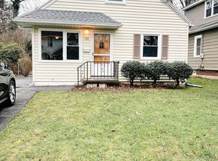 105 Holloway Rd, Rochester, NY 14610