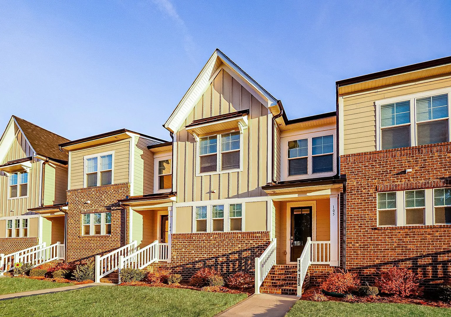 3-Bedroom, 2.5 Bath Townhome for Rent in Mooresville, NC | Attached 2-Car Garage & Modern Kitchen — Photo 1