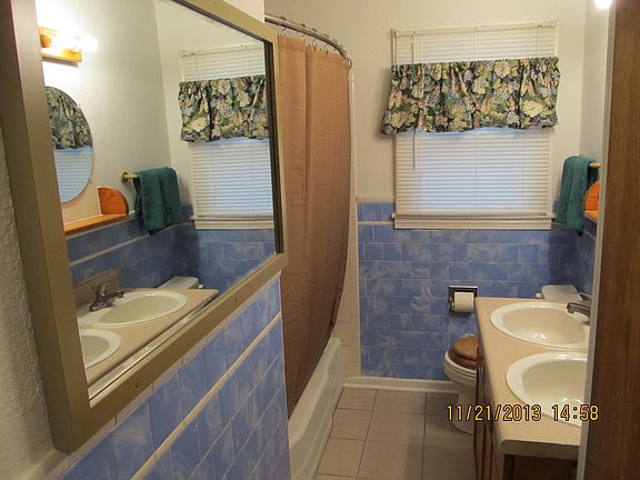Bathroom w/ Double sink