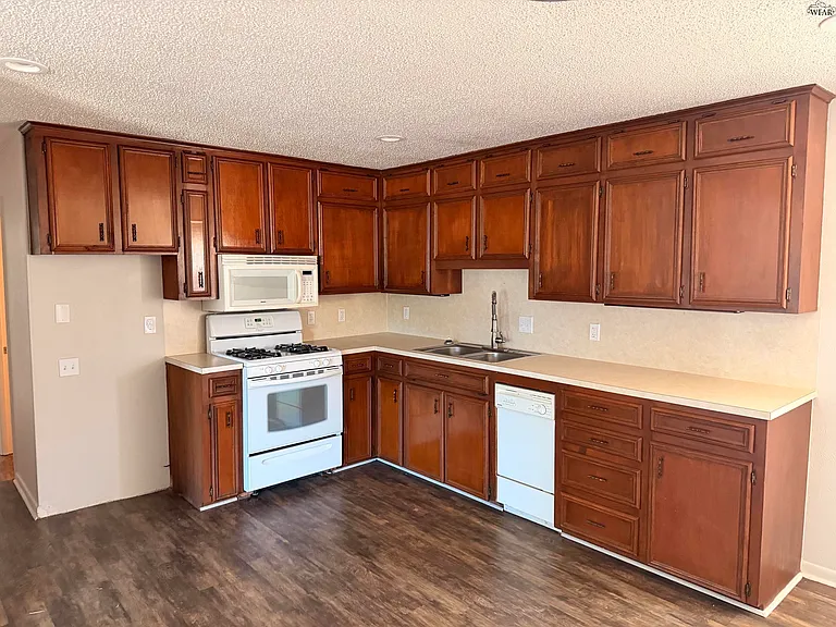 4123 Moffett Ave — Photo 3