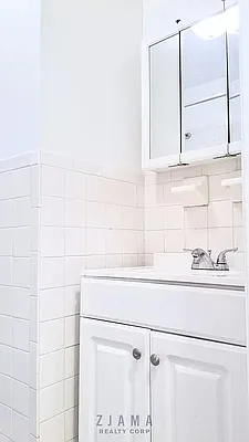 Rented by Zjama Realty Corp | media 9