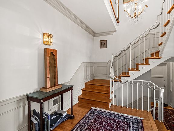 2nd image of 324 Davis St