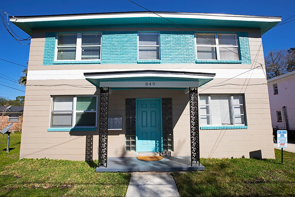 2 bed, 750 sqft, $895 — Photo 1