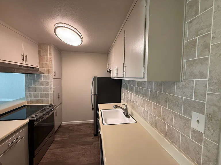 1711 N Street, Sacramento — Photo 37