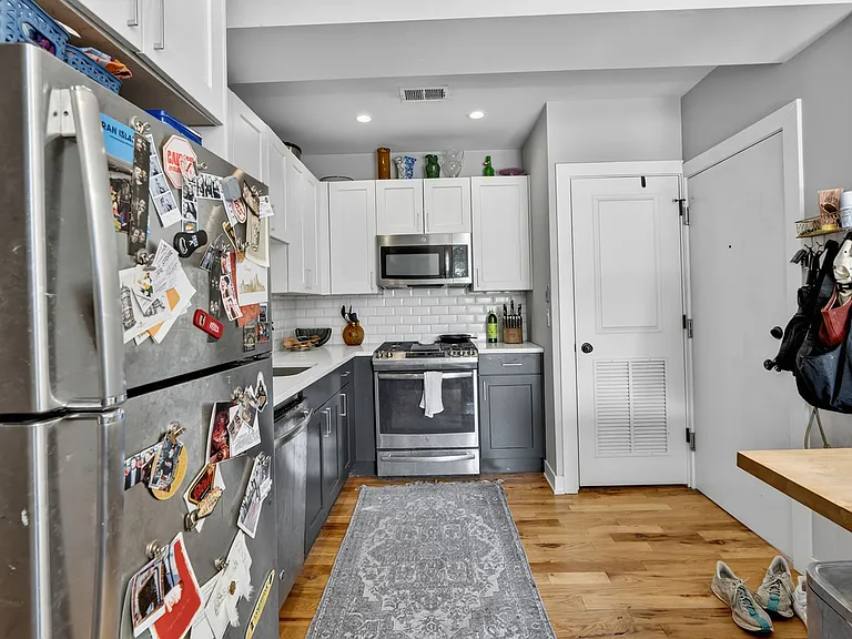 920 W Oakdale — Photo 44