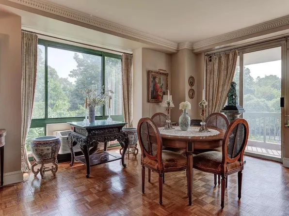 100 E Hilton Avenue #320, Garden City, NY 11530