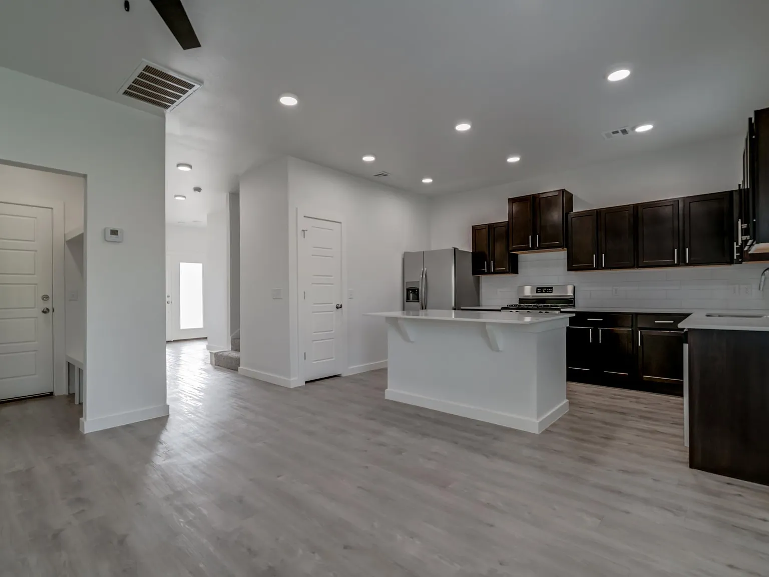 3 bed, 2.5 bath, 1600 sqft, $1,750 — Photo 4