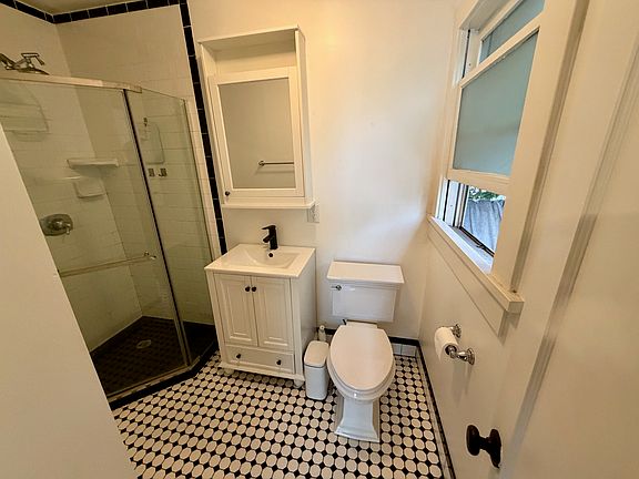 3rd image of 1435 Echo Park Ave