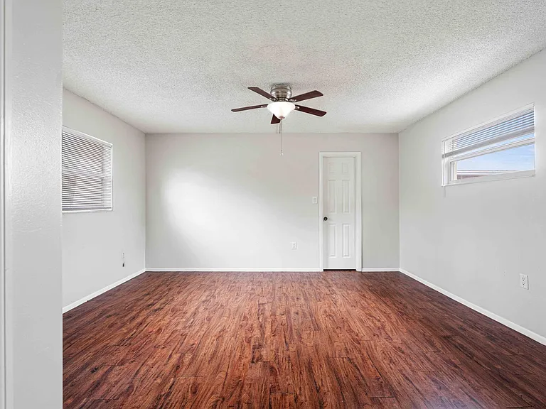 3135 Shady Dell Ln #218 — Photo 6