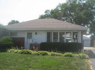 8222 N Elmore St, Niles, IL 60714