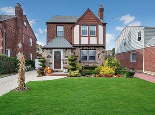 369 Roxbury Rd S, Garden City, NY 11530