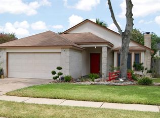 8122 Sandy Glen Ln, Houston, TX 77071