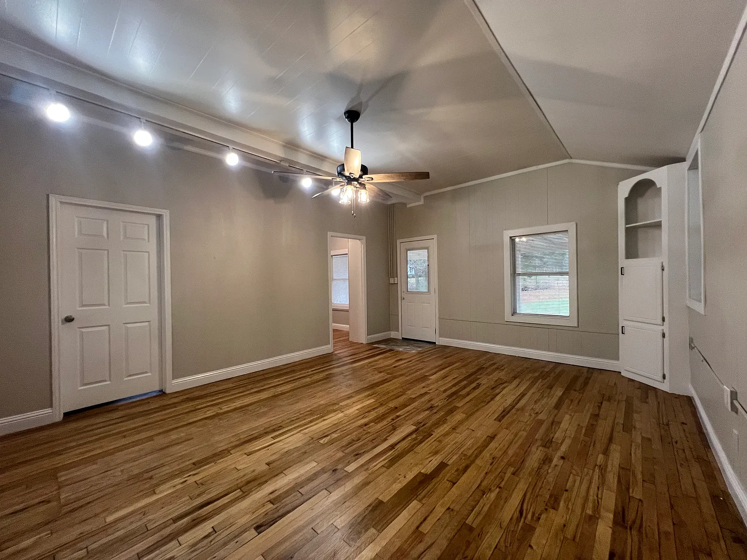4535 Hawk Road — Photo 4
