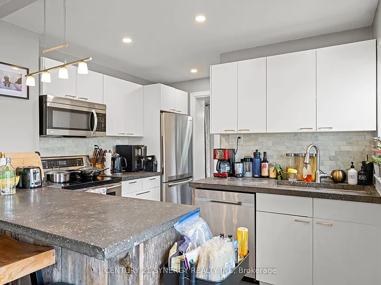 241 Bradley Ave — Photo 5
