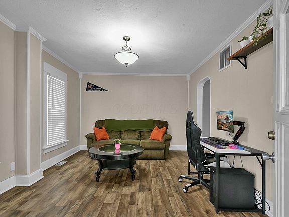 5th image of 202 Jefferson St