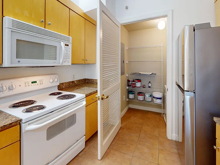 631 D St NW #931 — Photo 2