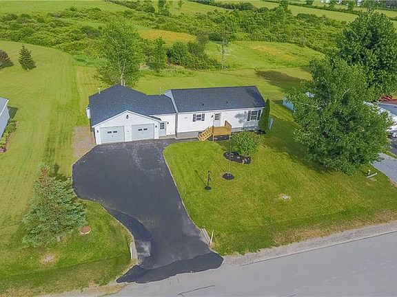 3rd image of 36822 Sprucedale Dr
